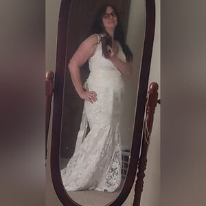 Elegant Ivory Lace Sheath Dress